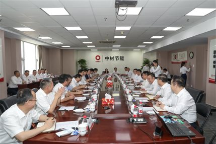 集團黨委書記、董事長周育先蒞臨中材節(jié)能調(diào)研指導